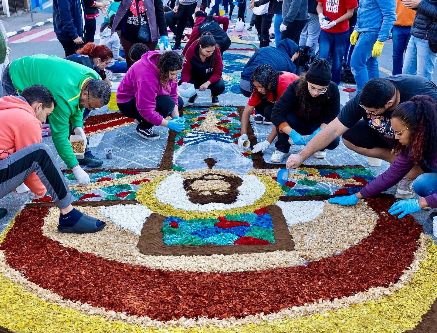 Tradição, Fé e História: Tapetes de Corpus Christi tomam conta de Itapevi