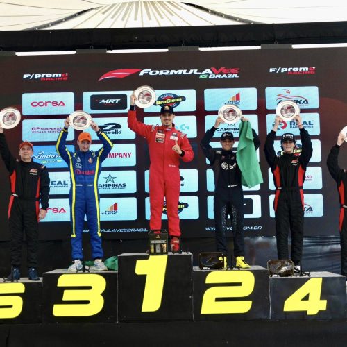 Piloto Lucas Veloso conquista 1º lugar na 3ª etapa do Campeonato Paulista de F-Vee, em Interlagos